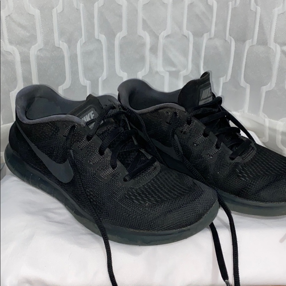 Nike Tennis Shoes